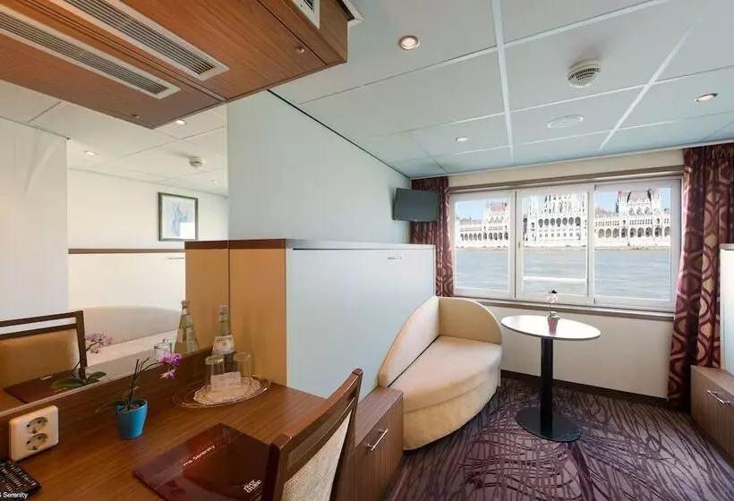 Hotelli Select Ms Serenity   Neuss