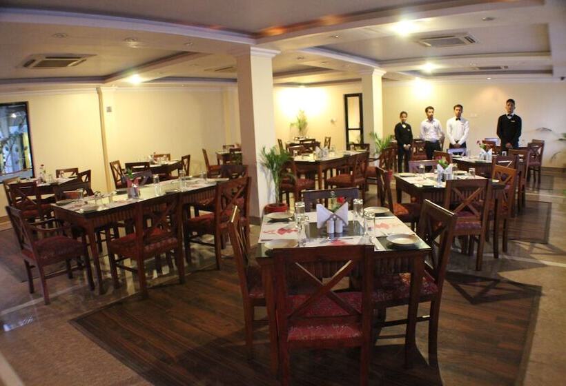 هتل Sneha Clarks Inn Suites Nepalgunj