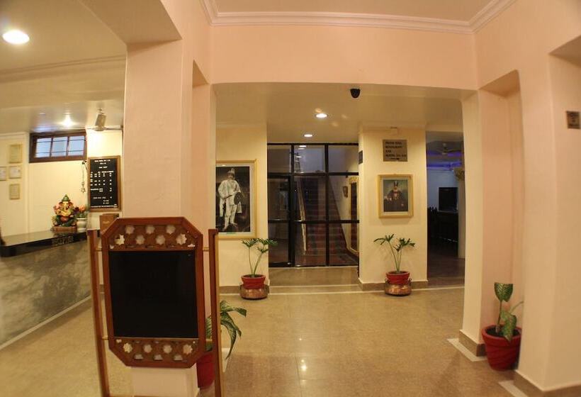 هتل Sneha Clarks Inn Suites Nepalgunj