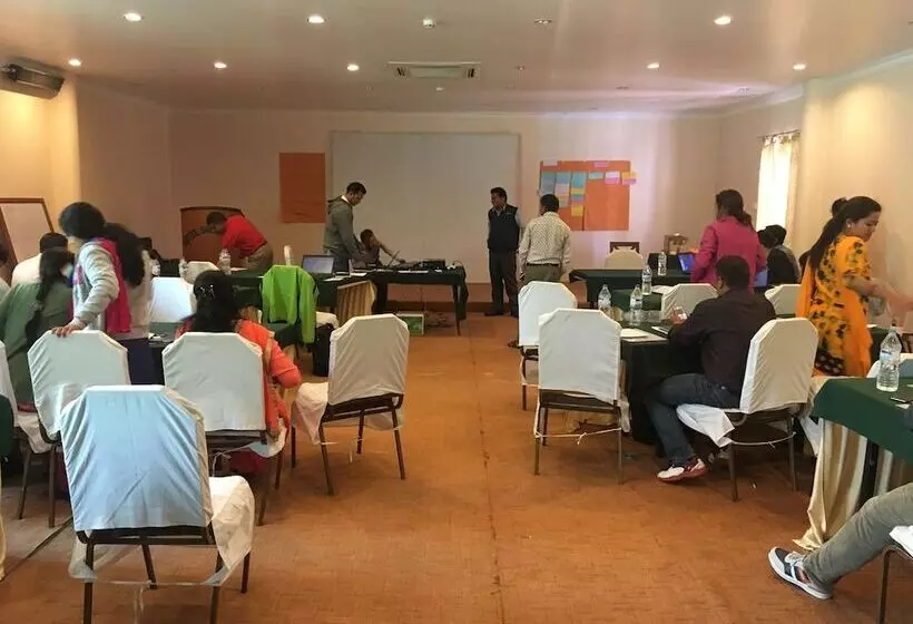 هتل Sneha Clarks Inn Suites Nepalgunj