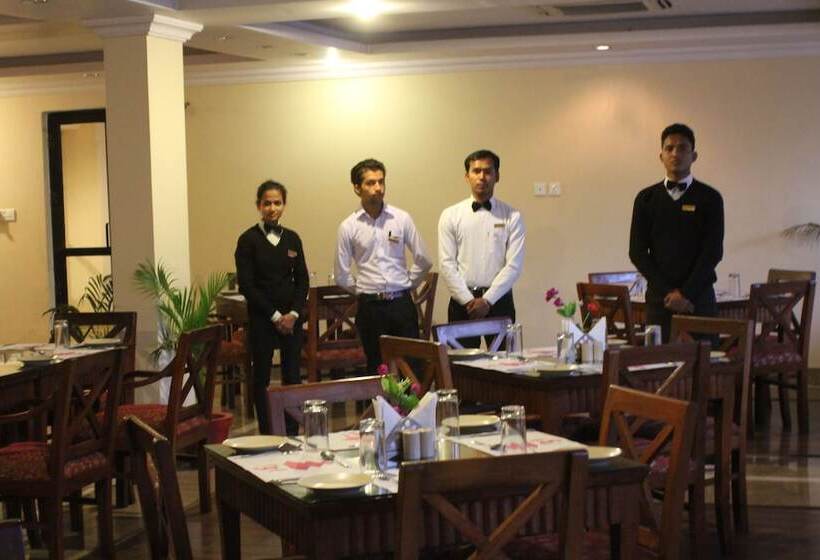 هتل Sneha Clarks Inn Suites Nepalgunj