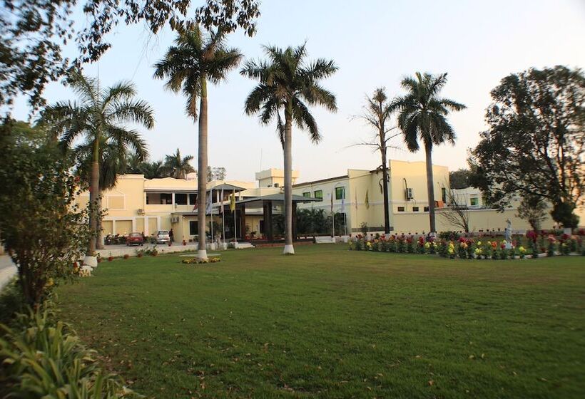 هتل Sneha Clarks Inn Suites Nepalgunj