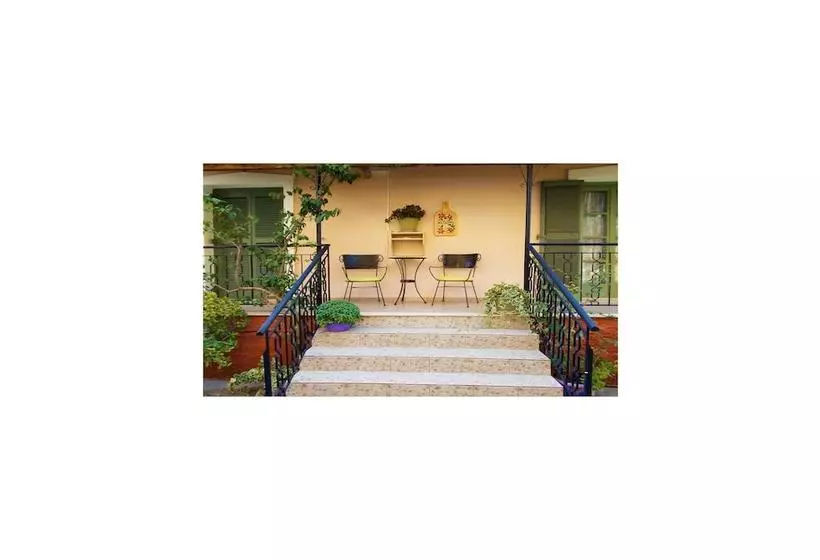 Maria S Studios & Apartments