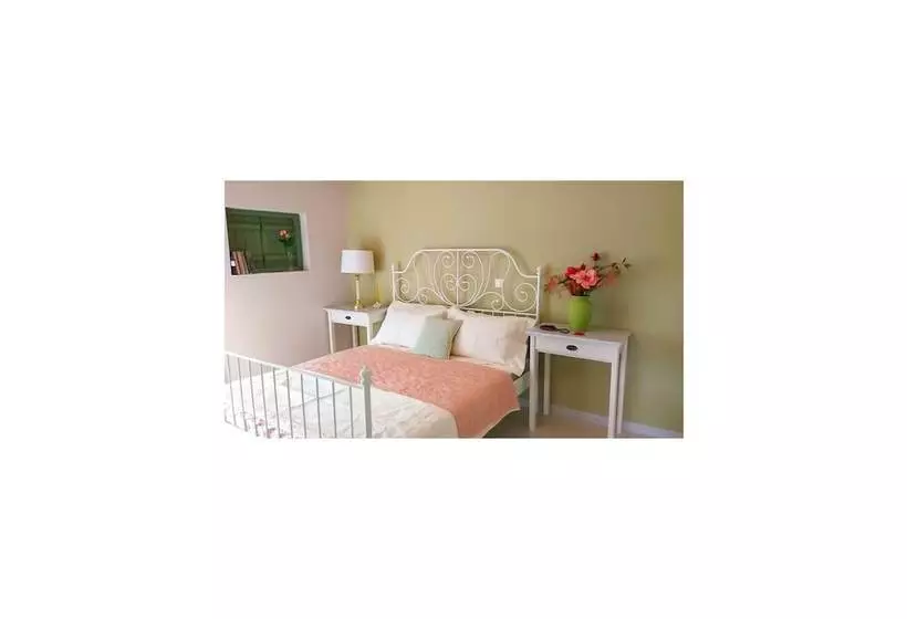 Maria S Studios & Apartments