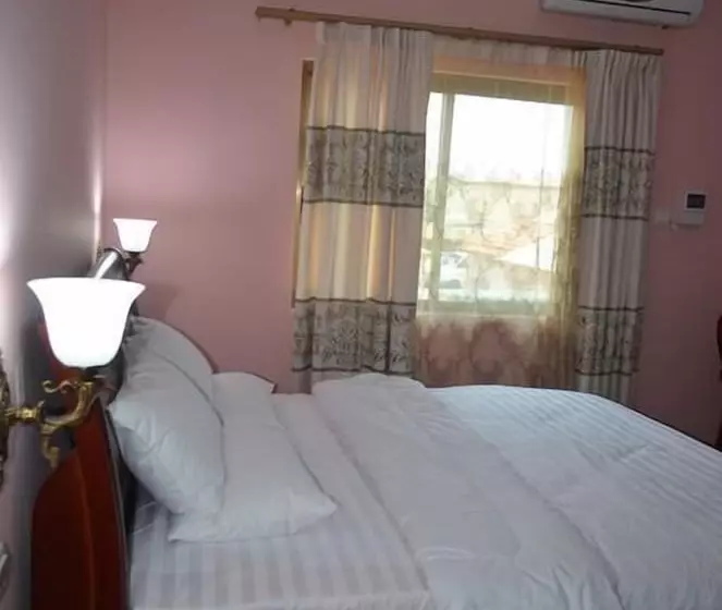 پانسیون Precious Guest Lodge