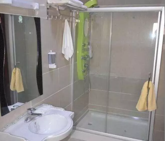 پانسیون Precious Guest Lodge