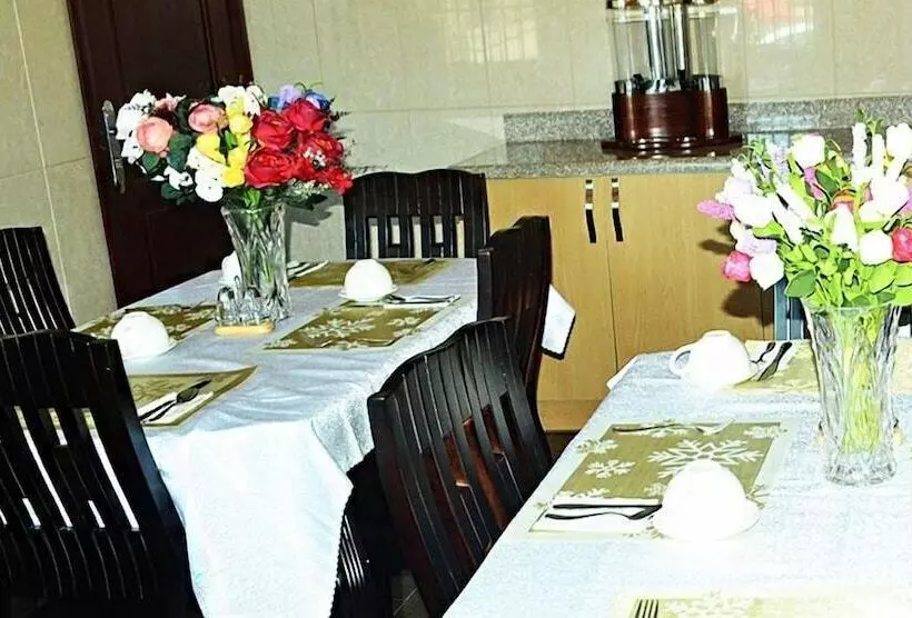 پانسیون Precious Guest Lodge