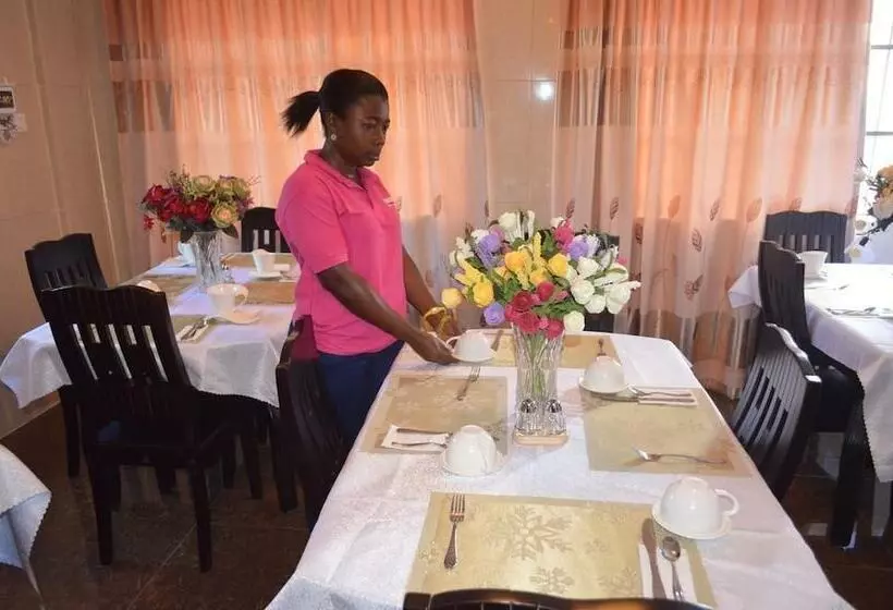 پانسیون Precious Guest Lodge