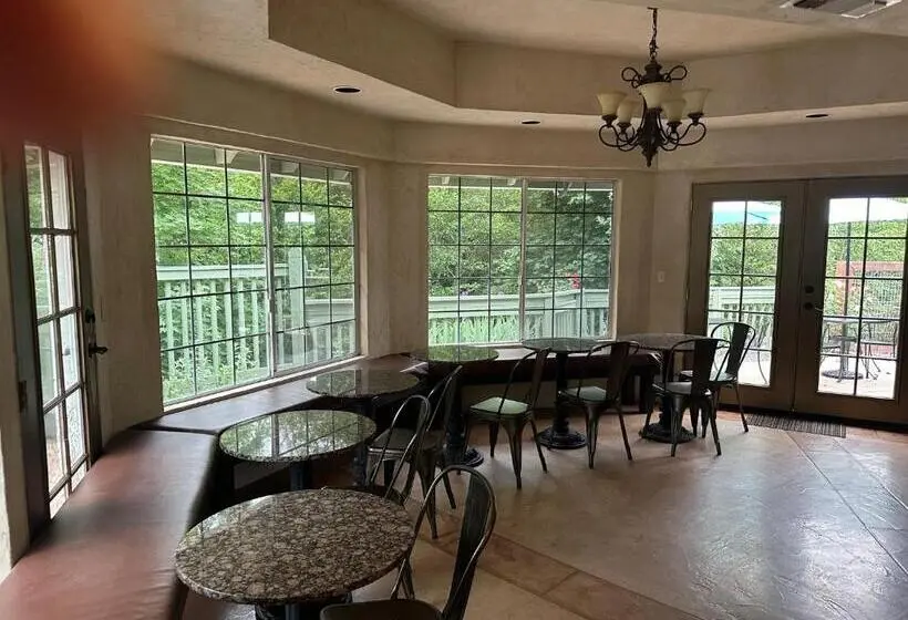 Baechtel Creek Inn, Ascend Hotel Collection