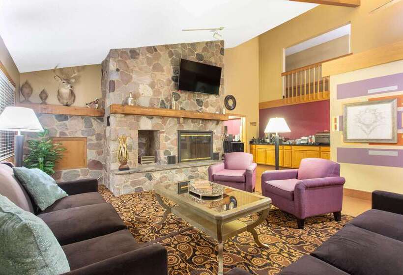 Отель Americinn By Wyndham Elkhorn Near Lake Geneva