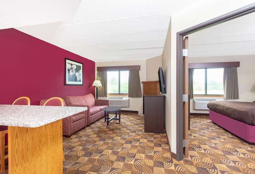 Отель Americinn By Wyndham Elkhorn Near Lake Geneva