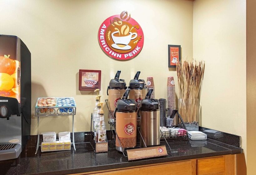 Отель Americinn By Wyndham Elkhorn Near Lake Geneva