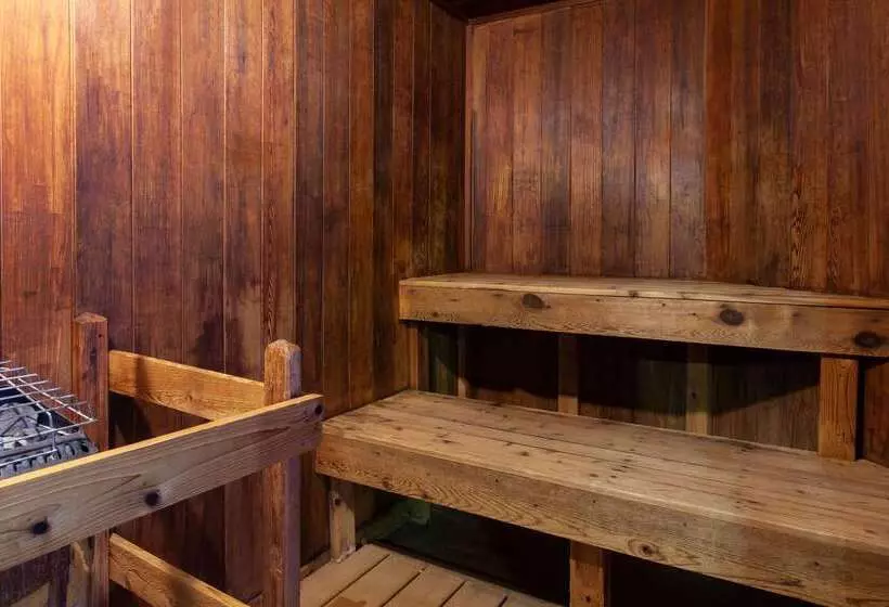 Отель Americinn By Wyndham Iron River