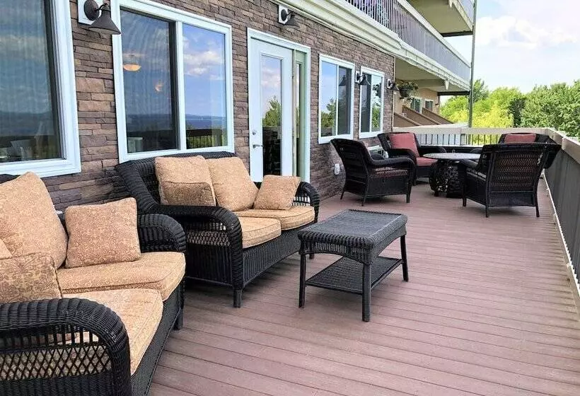 ホテル Atlantic Eyrie Lodge