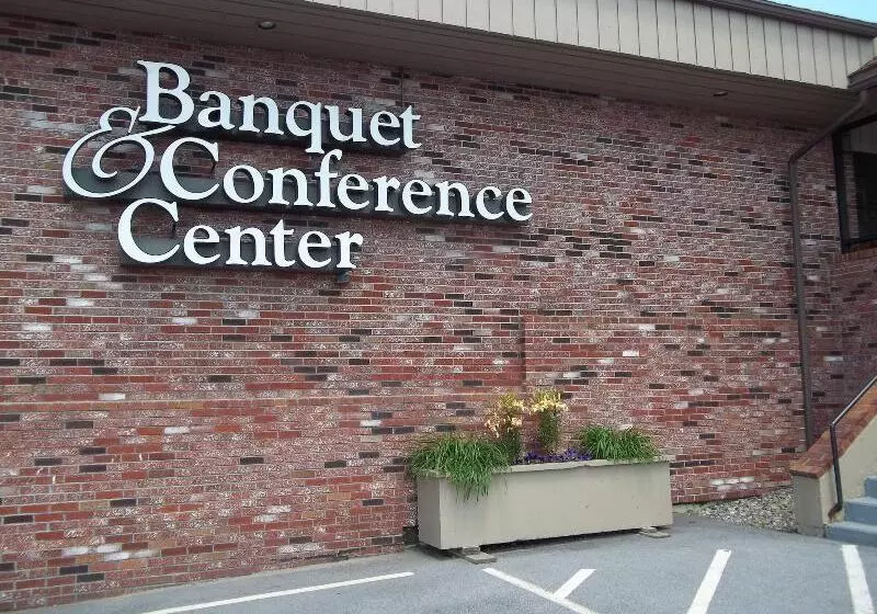 هتل Bangor Inn & Suites
