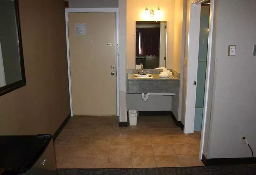 هتل Bangor Inn & Suites