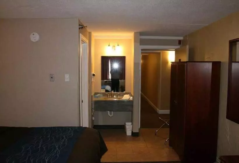 هتل Bangor Inn & Suites