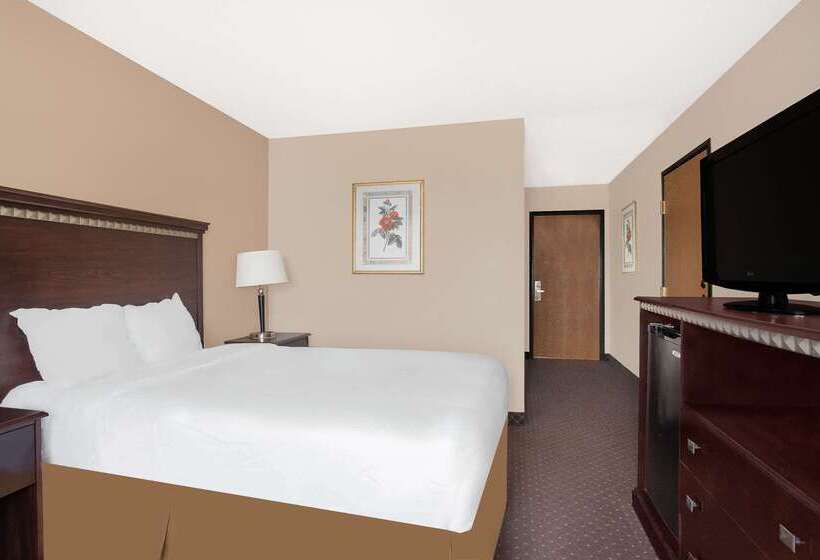 Отель Baymont Inn & Suites By Wyndham San Marcos