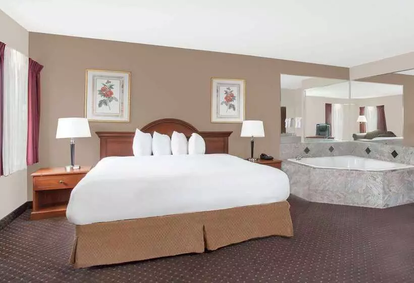 호텔 Baymont Inn & Suites By Wyndham San Marcos