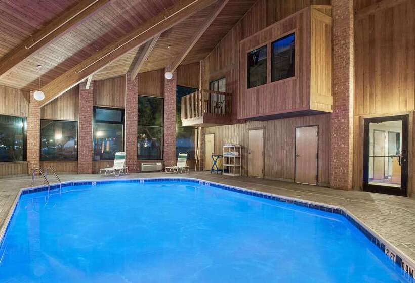 Отель Baymont Inn & Suites By Wyndham San Marcos