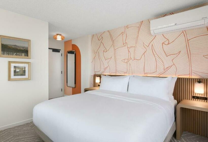 ホテル Romer Waikiki At The Ambassador