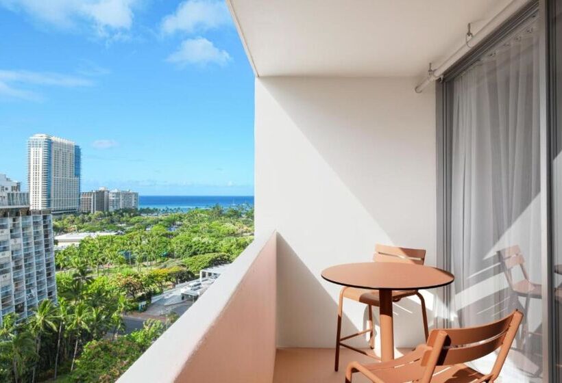 ホテル Romer Waikiki At The Ambassador