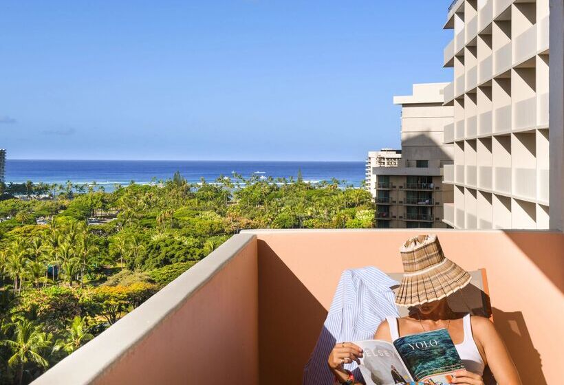 ホテル Romer Waikiki At The Ambassador