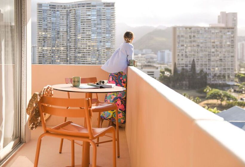 ホテル Romer Waikiki At The Ambassador