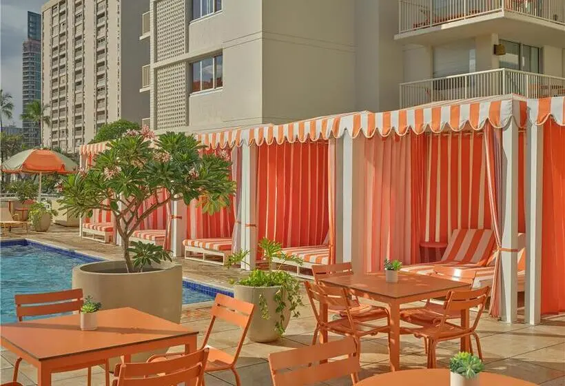 ホテル Romer Waikiki At The Ambassador