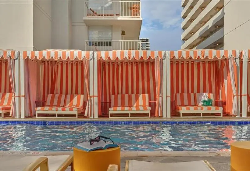 ホテル Romer Waikiki At The Ambassador