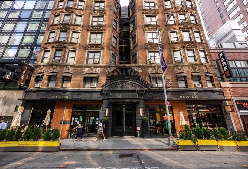 Square Hotel At Times Square