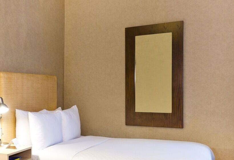 Square Hotel At Times Square