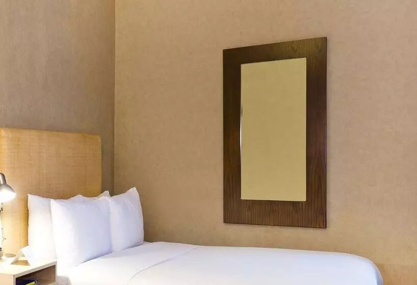 Square Hotel At Times Square