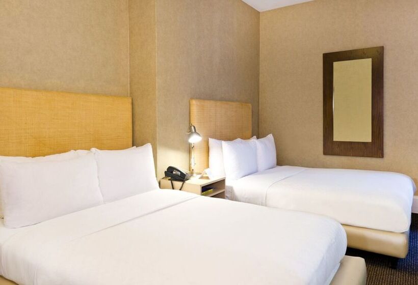 Square Hotel At Times Square