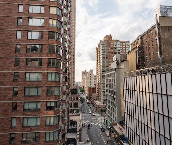 Square Hotel At Times Square