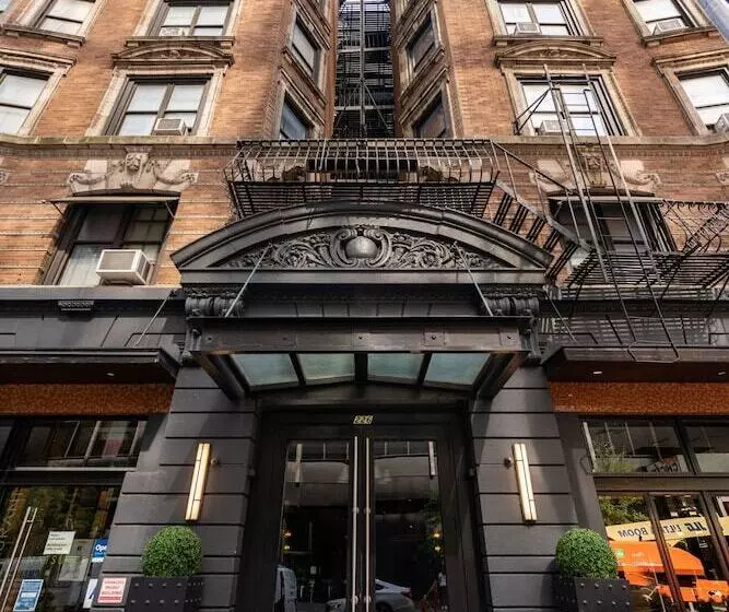 Square Hotel At Times Square