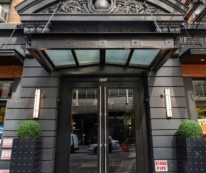 Square Hotel At Times Square