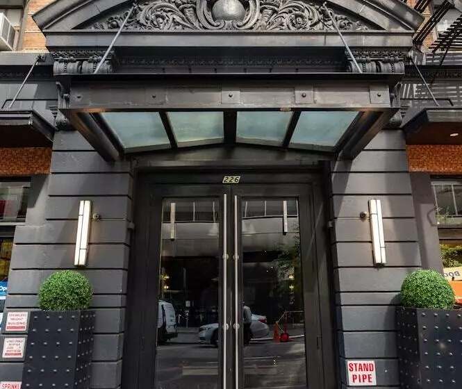 Square Hotel At Times Square