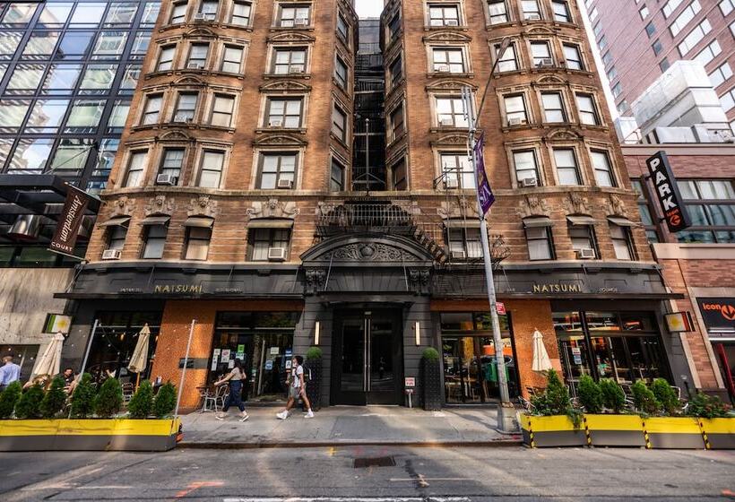 Square Hotel At Times Square