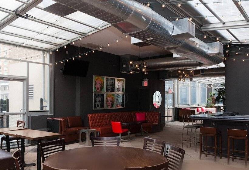 Square Hotel At Times Square