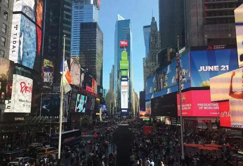 Square Hotel At Times Square