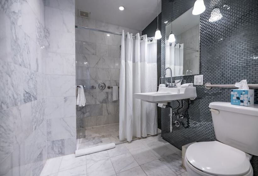 Square Hotel At Times Square