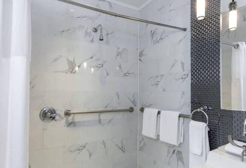 Square Hotel At Times Square