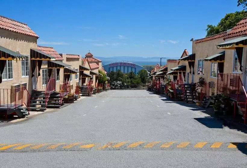 Мотель Alpine Inn And Suites