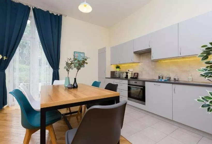 1898 Parkside Boutique Residence