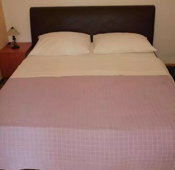 Ana Guest House