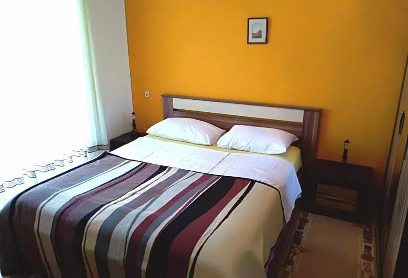 Ana Guest House