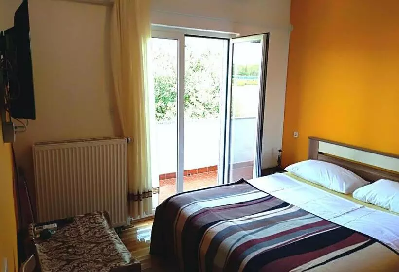 Ana Guest House
