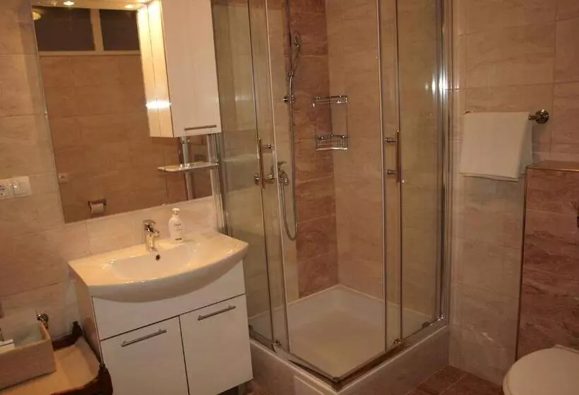 Ana Guest House