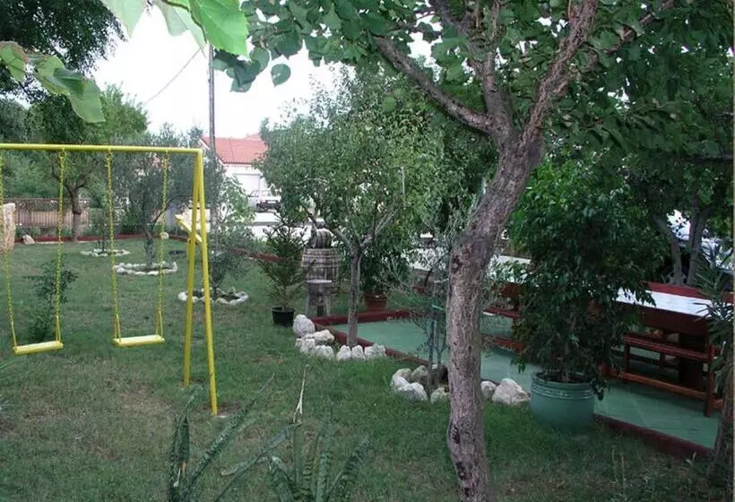 Ana Guest House